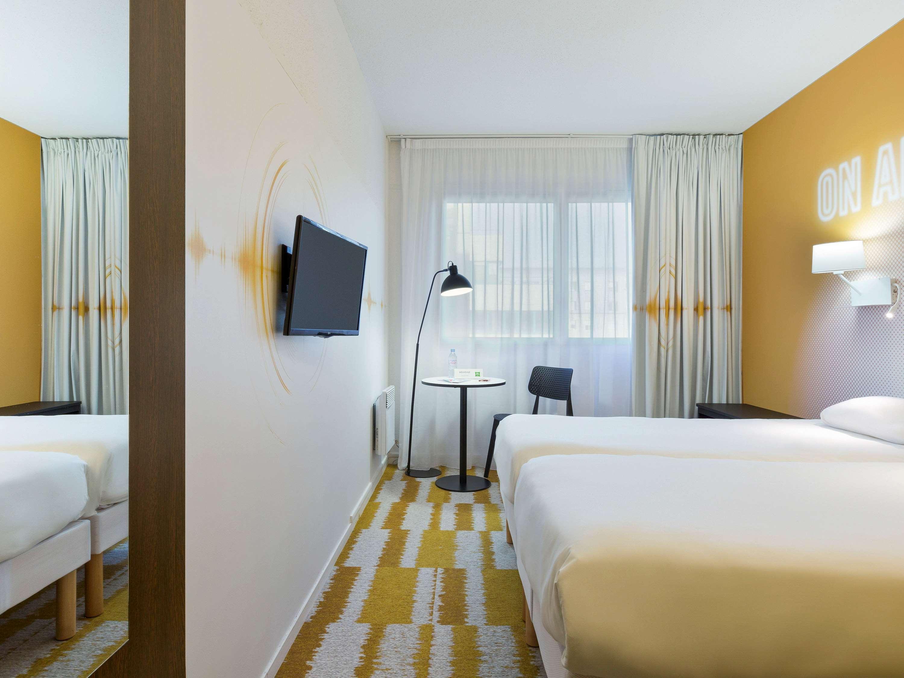 Отель Ibis Styles Massy Opera Экстерьер фото