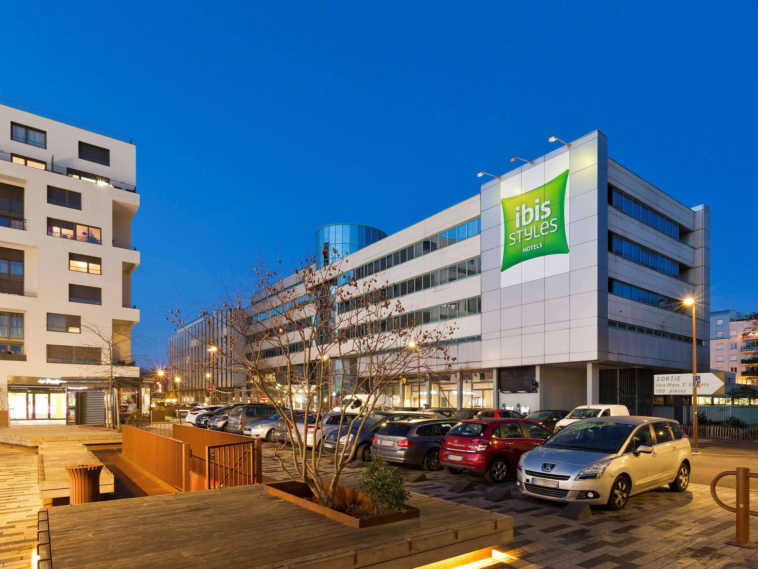 Отель Ibis Styles Massy Opera Экстерьер фото